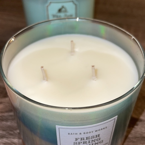 Set of 2 Bath & Body Works Candles - Picture 2 of 5